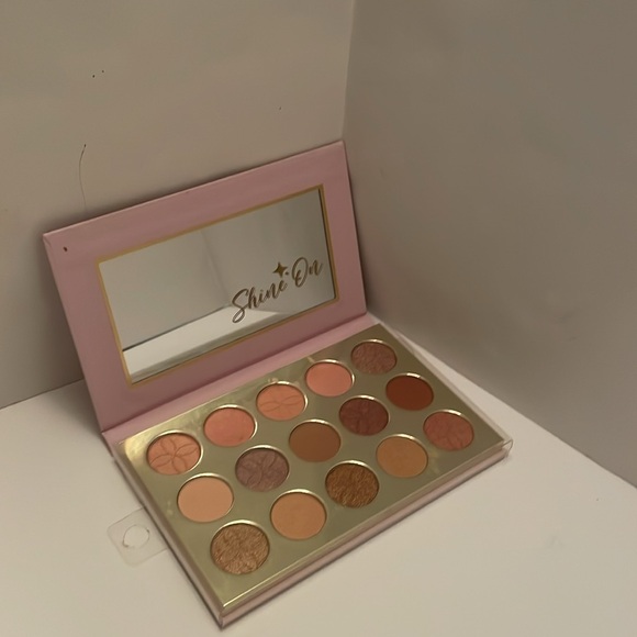 NICOLLE MILLER New York “Just Like Magic” Rosy Nudes eyeshadow palette. Vegan - Picture 12 of 17